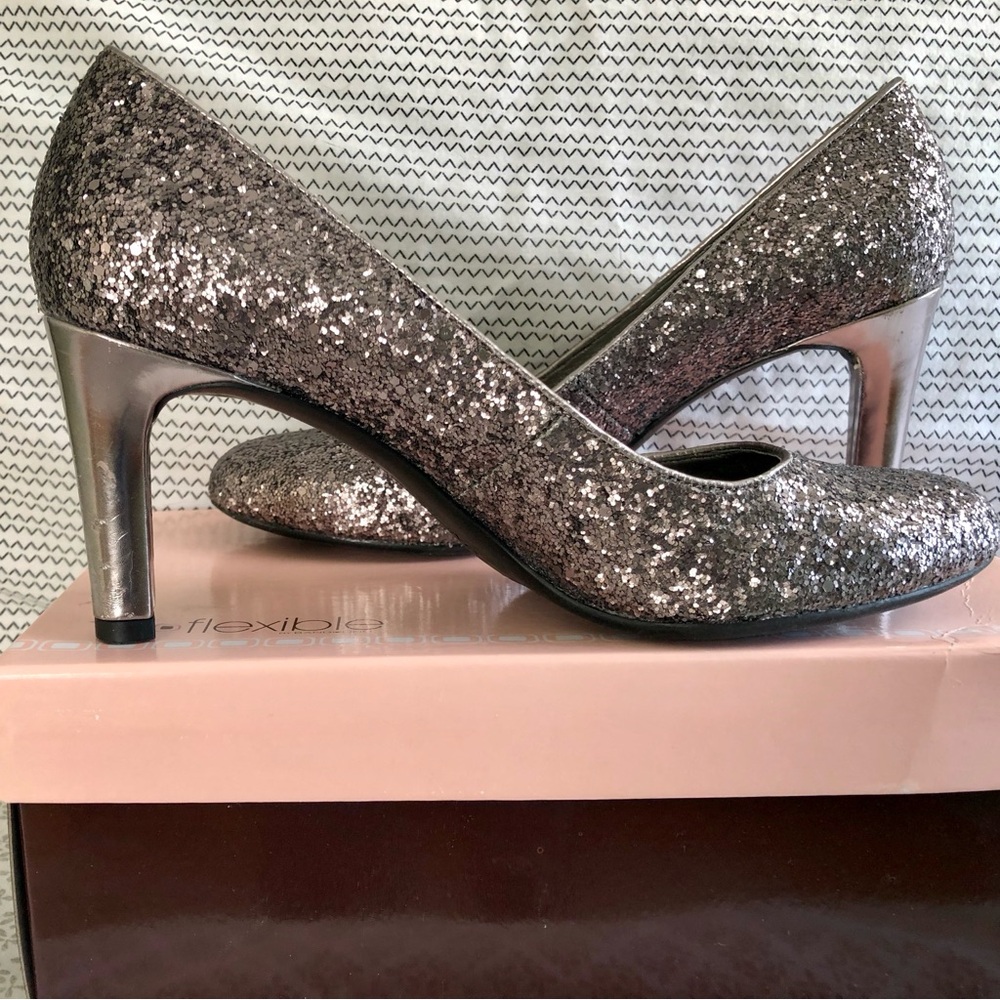 Bandolino Be Flexible Dark Pewter Glittering Heels Size 9.5
